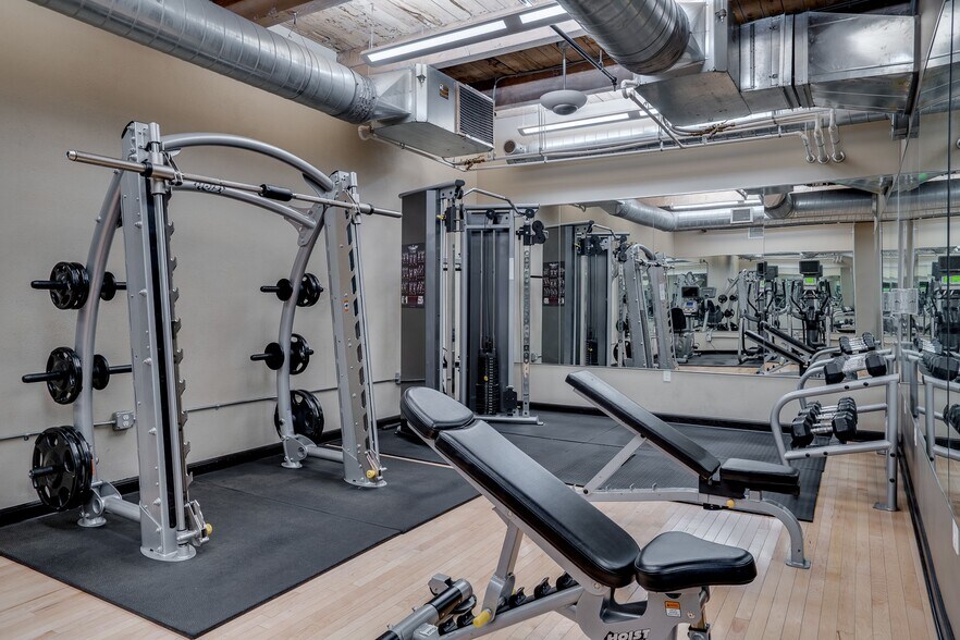 More Photos Of 2410 University Ave W, Saint Paul Apartments For Lease