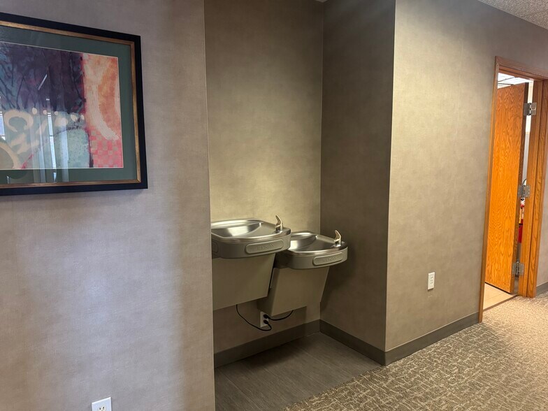 More Photos Of 712 Riverfront Dr, Sheboygan Office For Sale