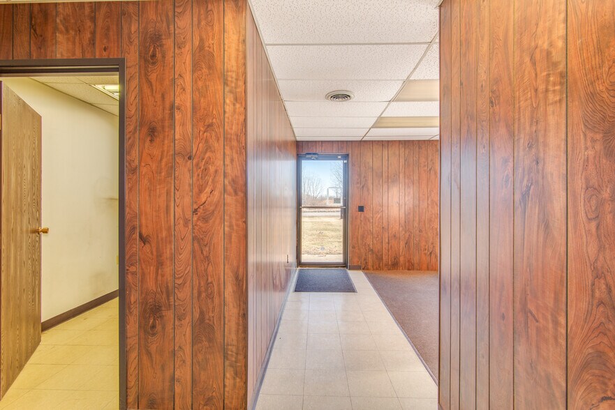 More Photos Of 5087 N Michigan Rd, Saginaw Flex For Sale