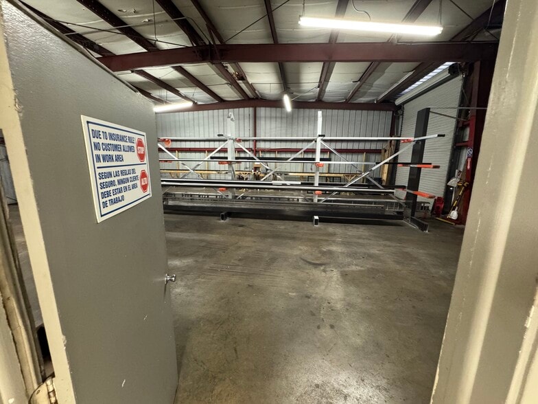 More Photos Of 2420 Concorde Dr, Fort Myers Warehouse For Lease