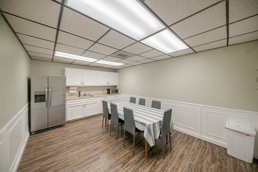 More Photos Of 1410 Rankin Hwy, Midland Office For Sale