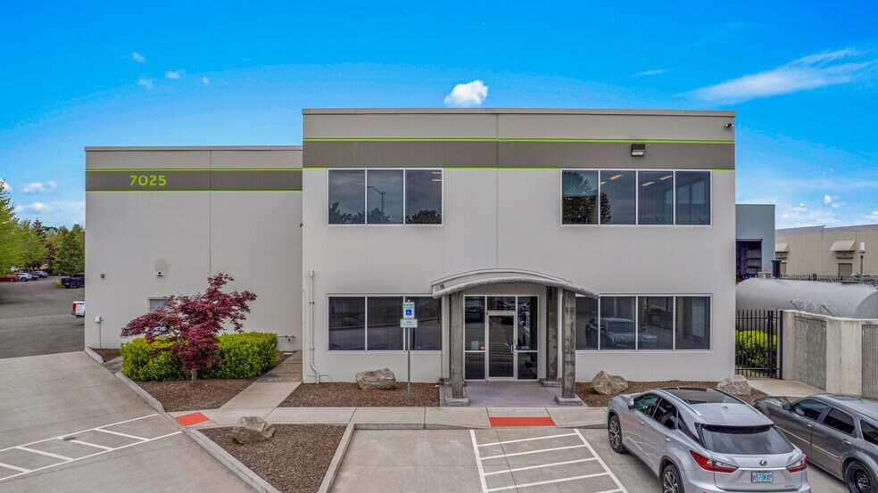 More Photos Of 7025 N Leadbetter Rd, Portland Service For Lease