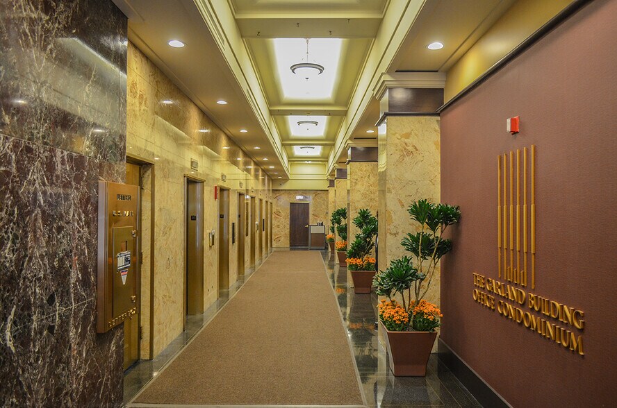 More Photos Of 111 N Wabash Ave, Chicago Office For Sale