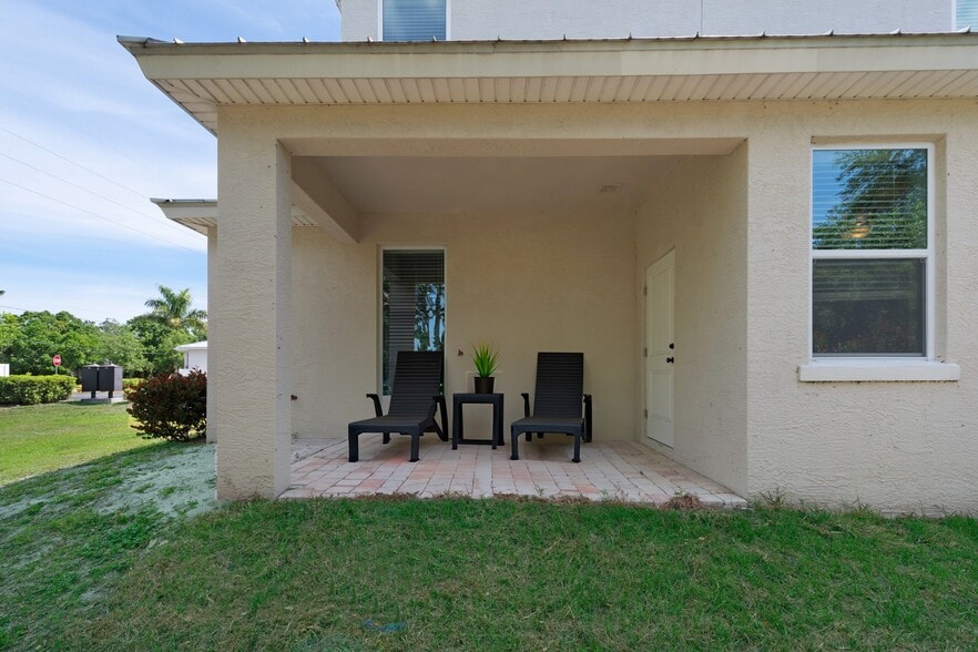 More Photos Of 401 18th St, Vero Beach Apartments For Sale