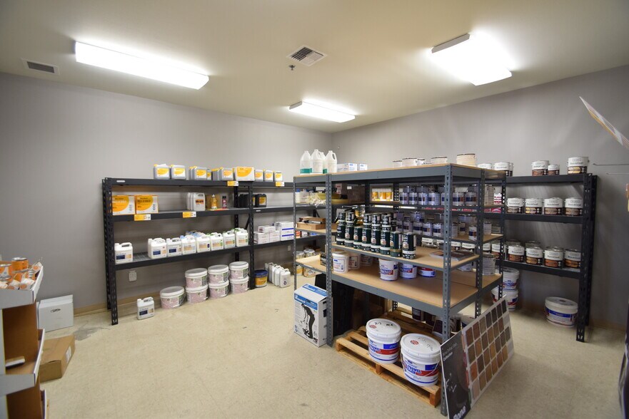More Photos Of 615 SE Glenwood Dr, Bend Unknown For Lease
