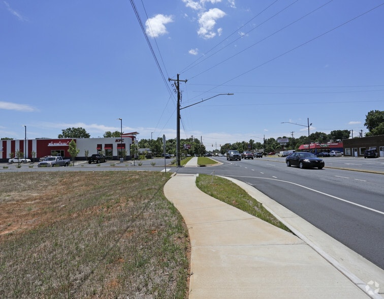 More Photos Of 511 S Cannon Blvd, Kannapolis Land For Sale