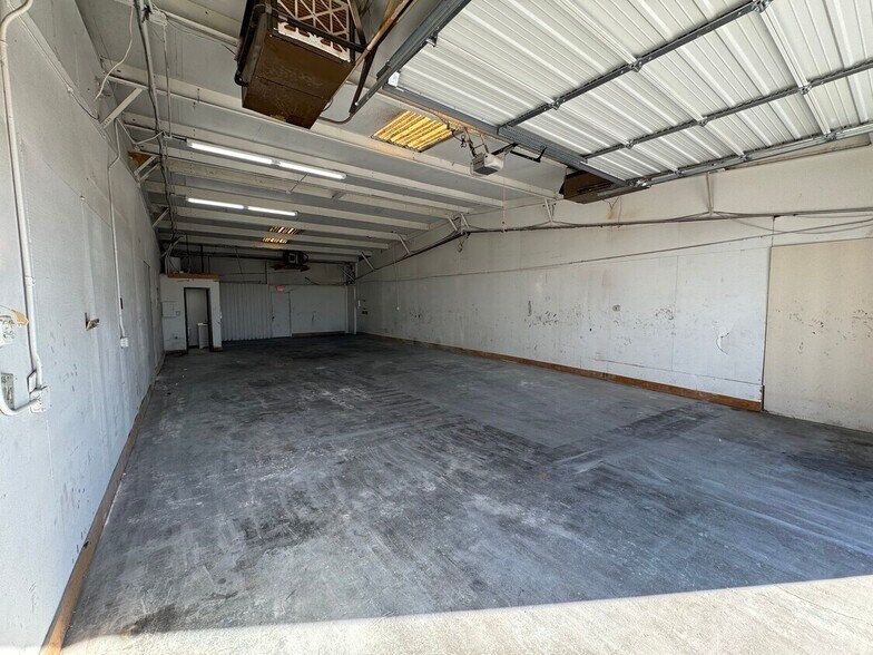 More Photos Of 10828 E Newton St, Tulsa Unknown For Lease