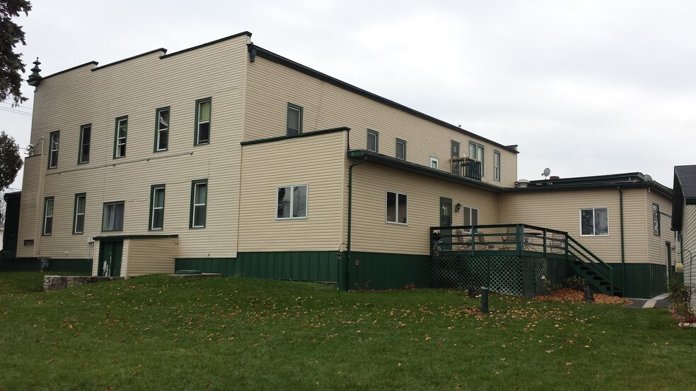 More Photos Of 506 Forest Home Dr, Francis Creek Apartments For Sale