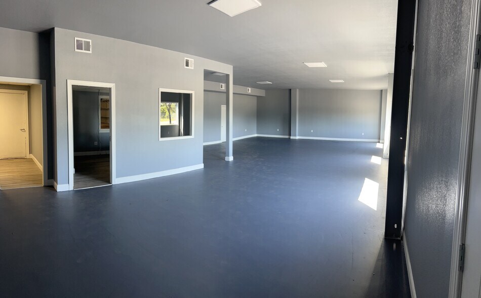 More Photos Of 2102 Orient Rd, Tampa Warehouse For Sale