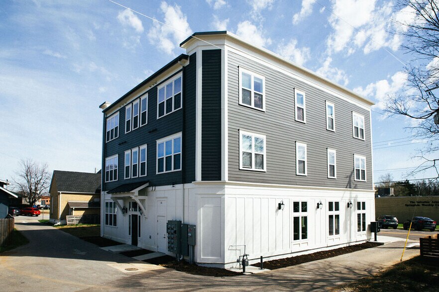 More Photos Of 310 Holcomb St, Springdale General Retail For Lease