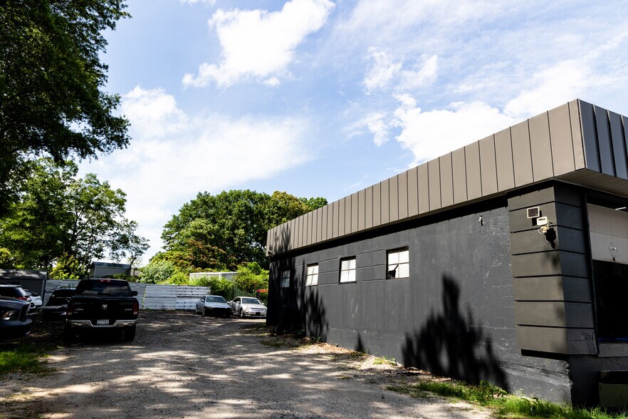 More Photos Of 860 W Main St, Spartanburg Light Distribution For Sale