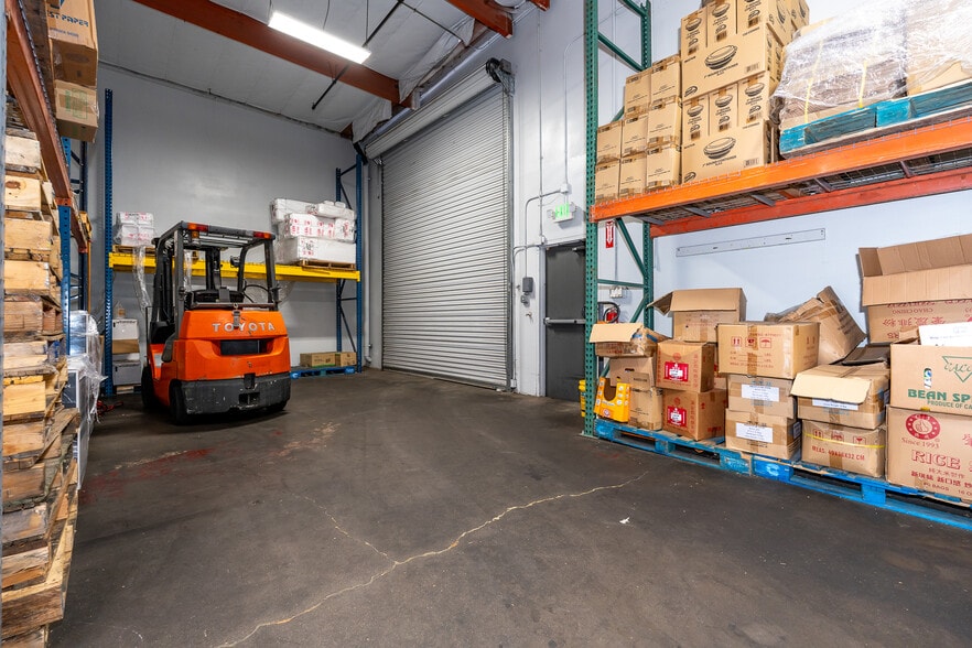 More Photos Of 5921-5923 Lakeshore Dr, Cypress Warehouse For Sale