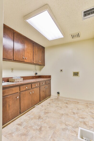 More Photos Of 2921 El Camino Ave, Sacramento Medical For Lease
