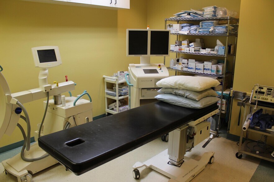 More Photos Of 3355 Burns Rd, Palm Beach Gardens Medical For Lease