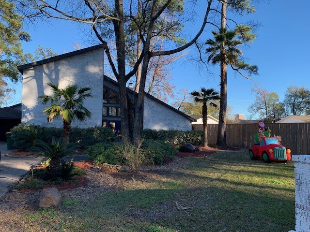 More Photos Of 25910 Oak Ridge Dr, Spring Office For Sale