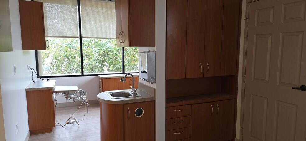 More Photos Of 25251 Paseo de Alicia, Laguna Hills Medical For Lease