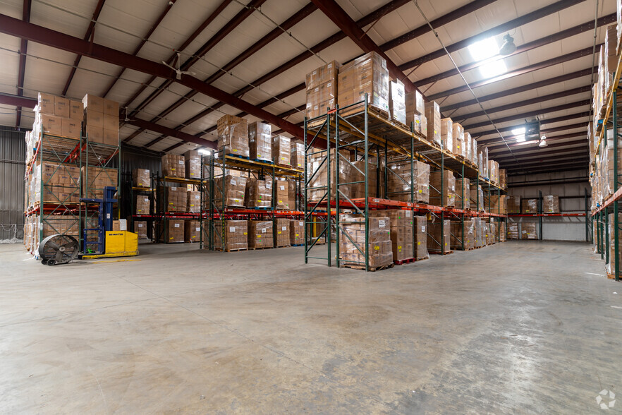 Primary Photo Of 200 Syracuse Ct, Lakewood Warehouse For Lease