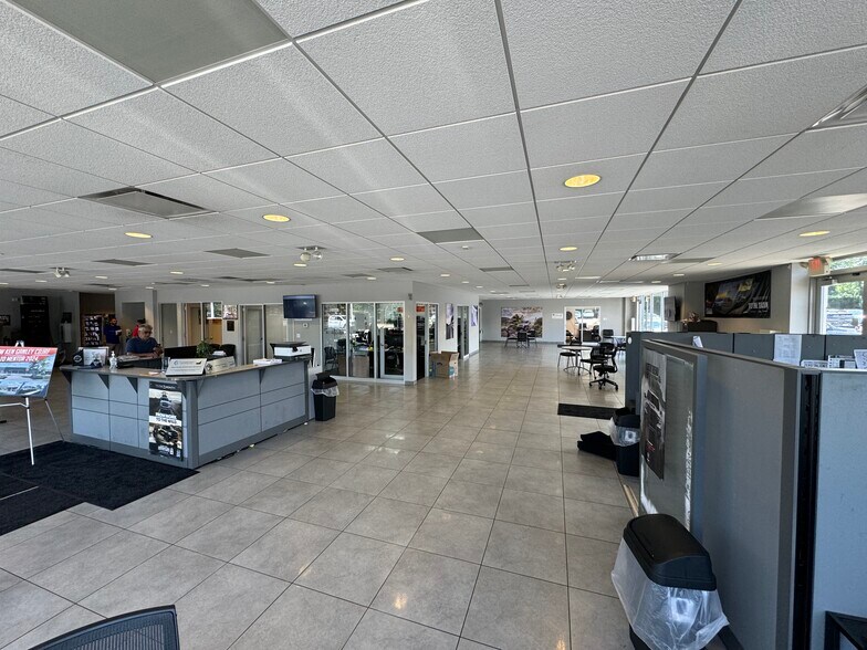 More Photos Of 2115 Mentor Ave, Painesville Freestanding For Sale