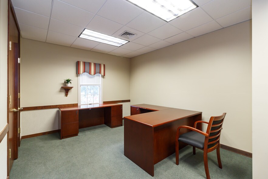 More Photos Of 683 Main St, Osterville Office For Sale