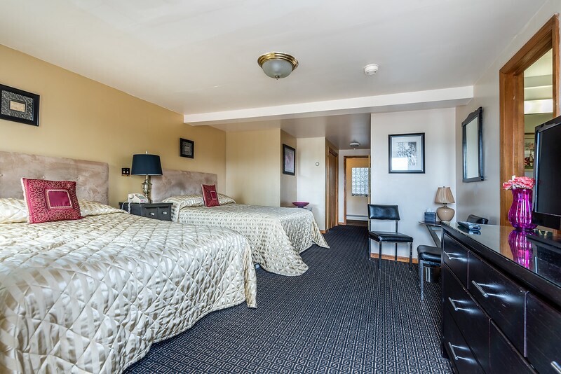 More Photos Of 6302 Main St, Tannersville Hotel For Sale