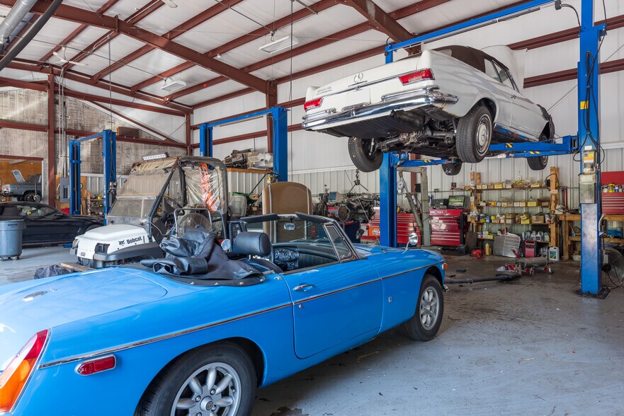 More Photos Of 7 Colonel Dr, Bourne Auto Repair For Sale