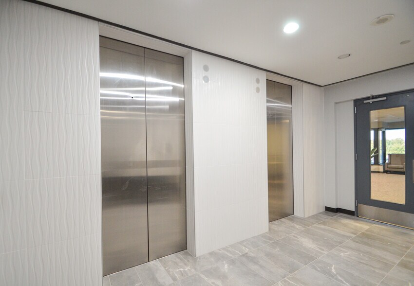 More Photos Of 12005 Ford Rd, Dallas Office For Lease