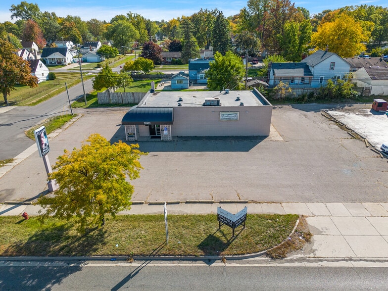 More Photos Of 32611 Ford Rd, Garden City Freestanding For Lease