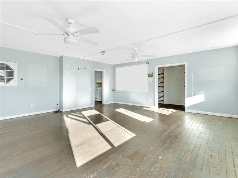 More Photos Of 2291 W Shore Rd, Warwick Showroom For Sale