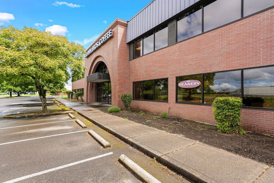 More Photos Of 1852 Fescue St SE, Albany Office For Sale
