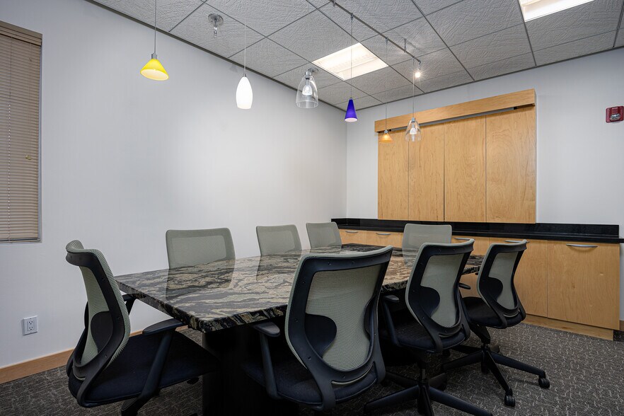 More Photos Of 7390 Creek Rd, Sandy Office For Lease