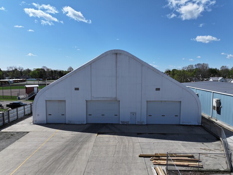 More Photos Of 418 N Michigan Ave, Edgerton Freestanding For Sale