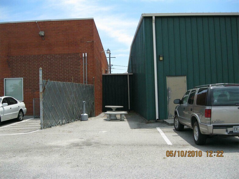 More Photos Of 1002 Telfair St, Augusta Flex For Sale