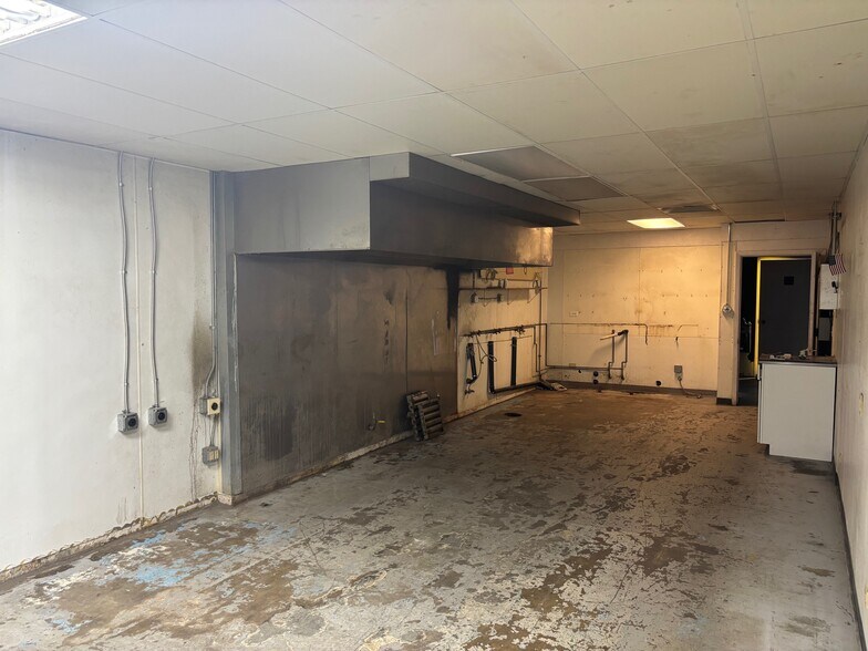 More Photos Of 9110 Ralston Rd, Arvada Showroom For Sale