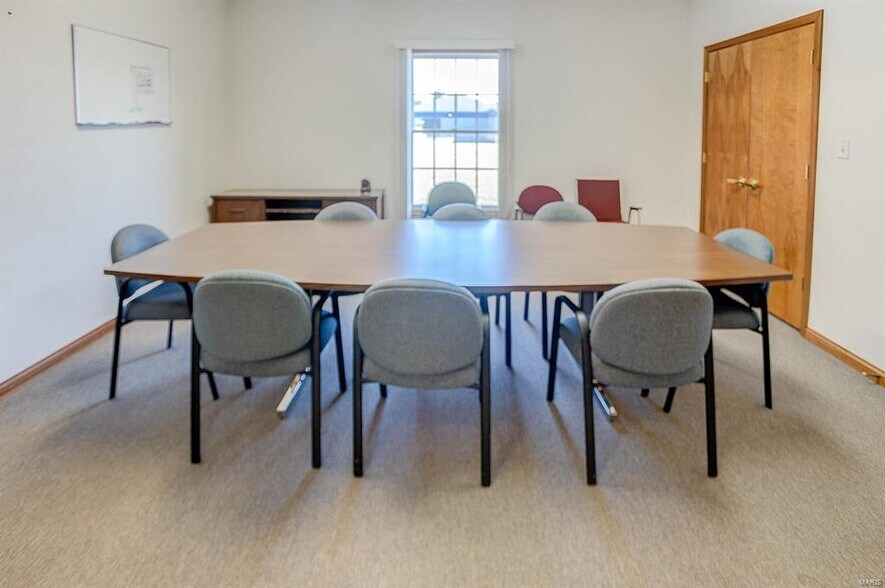 More Photos Of 824 N Market St, Waterloo Medical For Sale