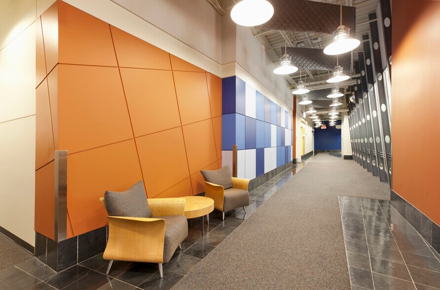 More Photos Of 1550 Carling Ave, Ottawa Office For Lease