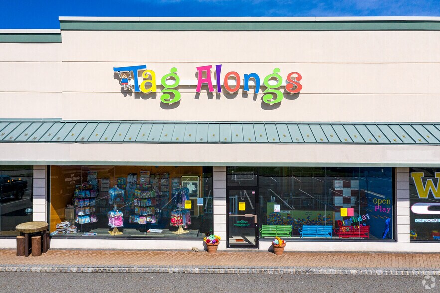 More Photos Of 461 US Highway 46, Fairfield Freestanding For Lease