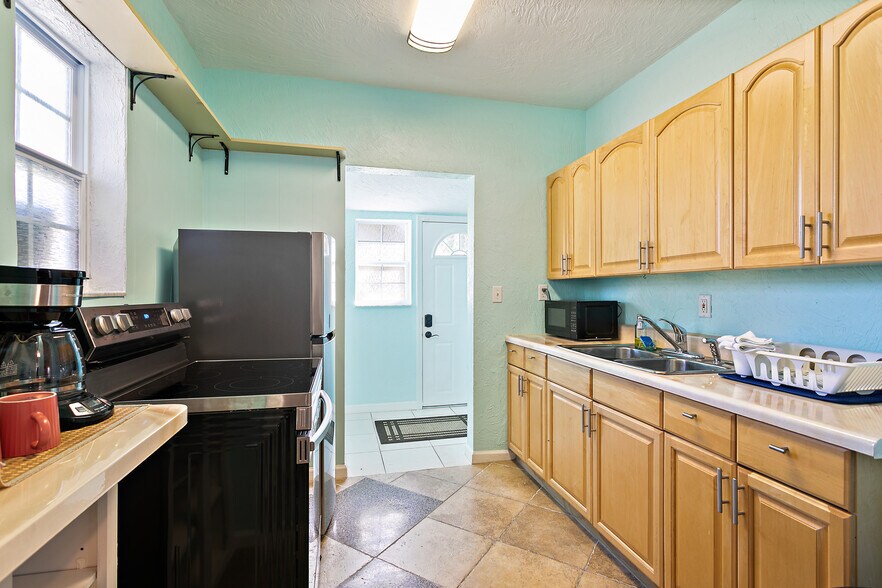 More Photos Of 56 Grove Ave, Saint Augustine Restaurant For Sale