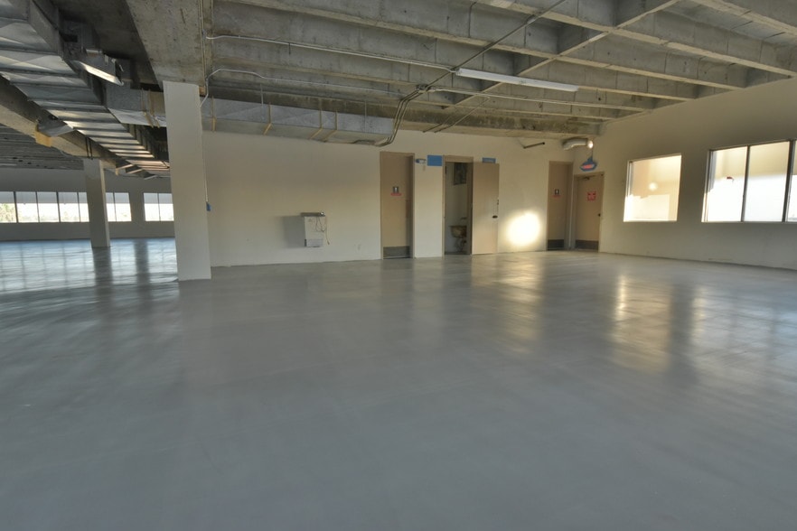 More Photos Of 515 N Sycamore St, Santa Ana Office For Lease