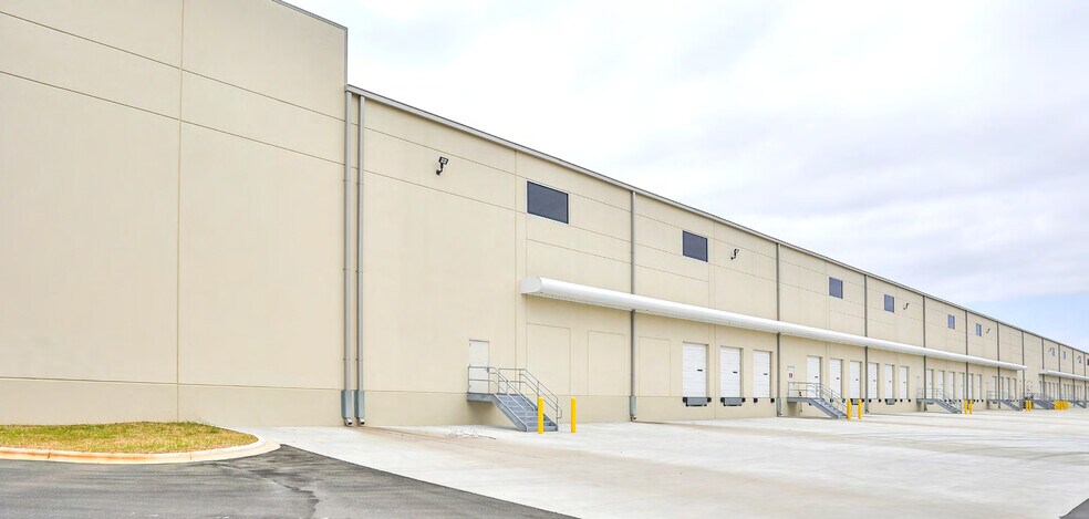 More Photos Of 5020 Meadow Oak Commerce Pky, Charlotte Warehouse For Lease
