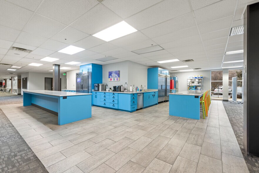 More Photos Of 382 W Park Cir, Provo Office For Sale