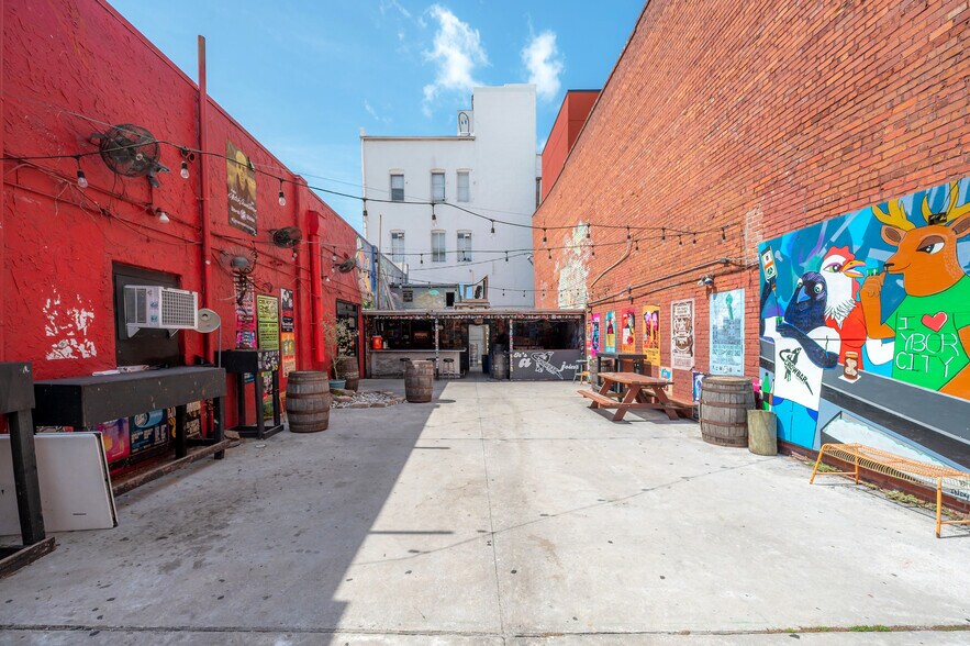 More Photos Of 1812 N 17th St, Tampa Bar For Lease