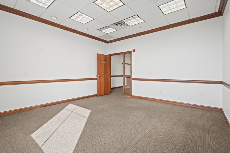 More Photos Of 9645 Lincoln-Way Ln, Frankfort Unknown For Lease