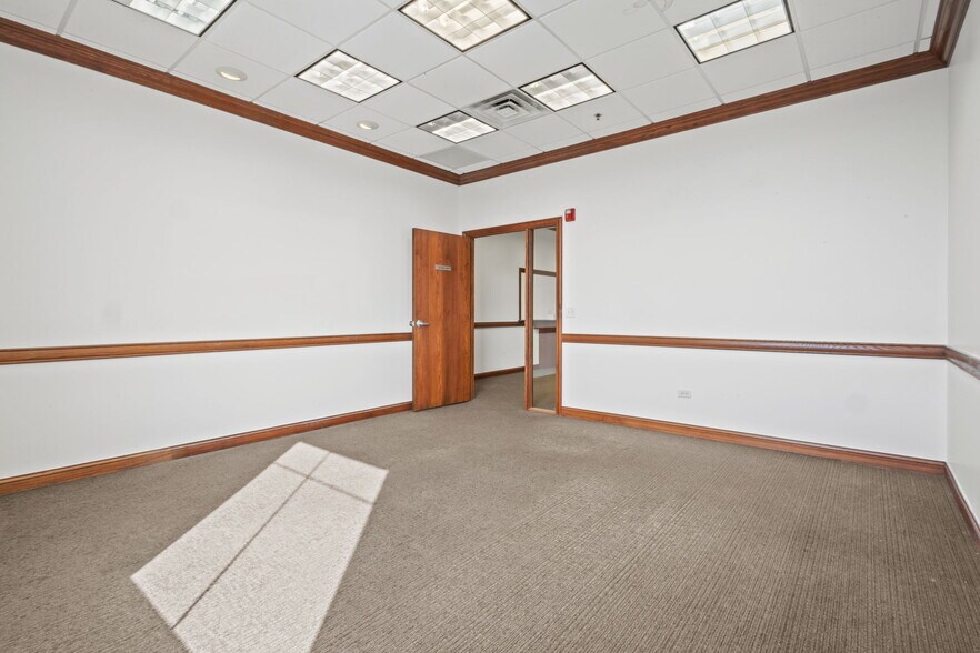 More Photos Of 9645 Lincolnway Ln, Frankfort Storefront Retail Office For Lease