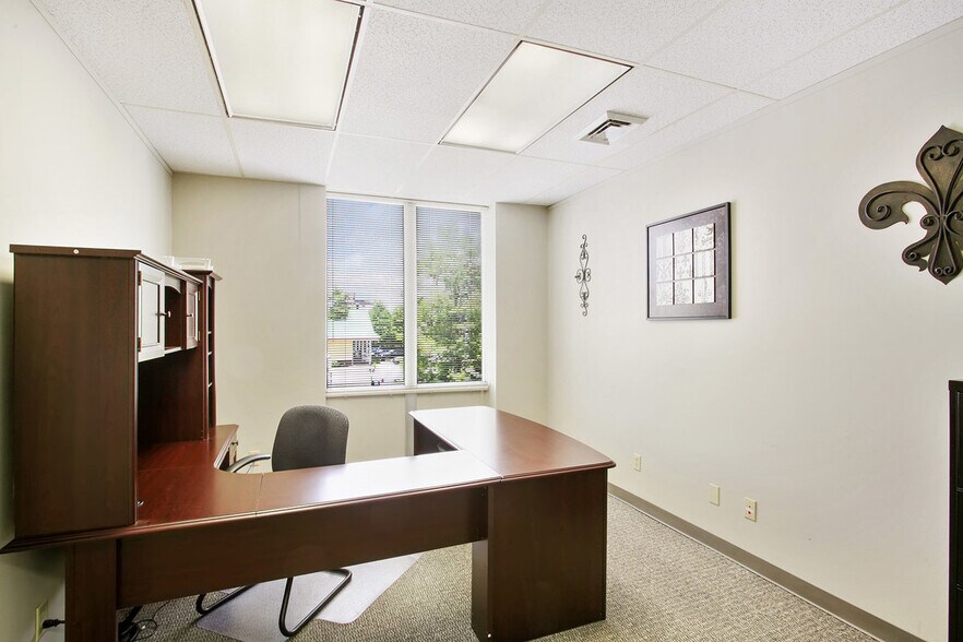 More Photos Of 1602 Pinhook Rd, Lafayette Medical For Lease