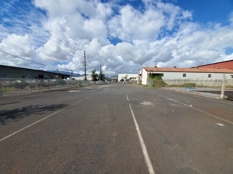 More Photos Of 94-121 Leokane St, Waipahu Land For Lease