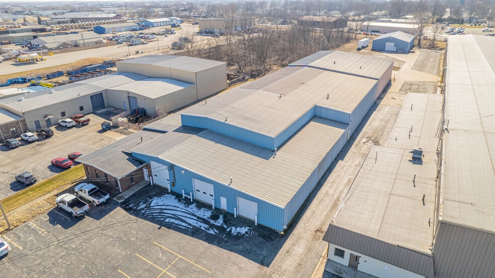 More Photos Of 1019 E Summit St, Crown Point Warehouse For Sale