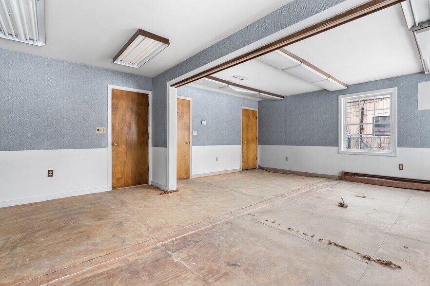 More Photos Of 76 Maple St, Manchester Office For Sale