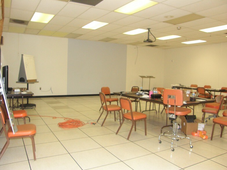 More Photos Of 2112 Industrial Dr, Niles Manufacturing For Sale