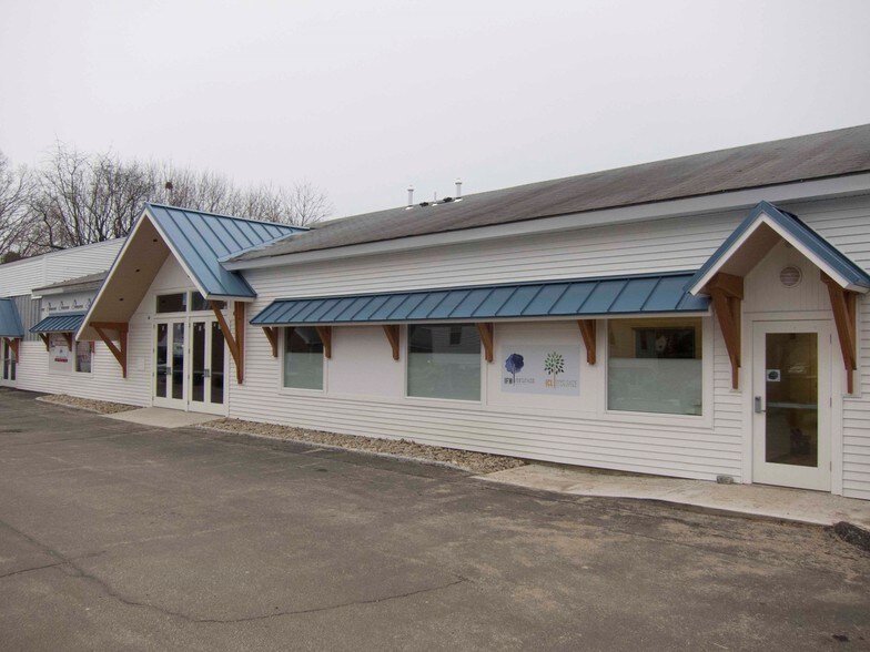 More Photos Of 32 Wall St, Madison General Retail For Lease