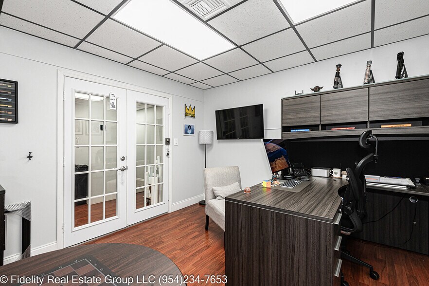 More Photos Of 3650 Coral Ridge Dr, Coral Springs Light Manufacturing For Sale